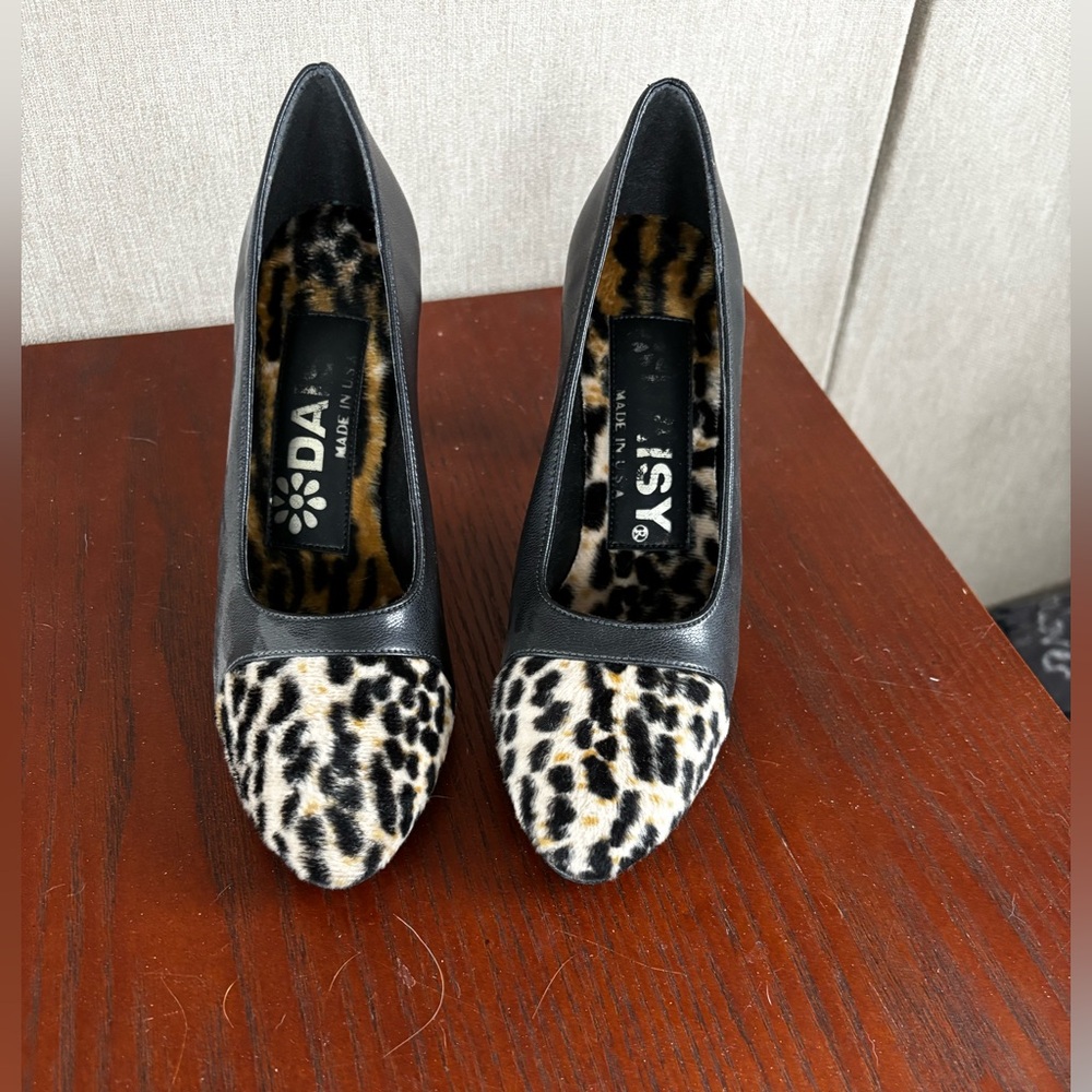Black and Faux leopard fur - Size 4B